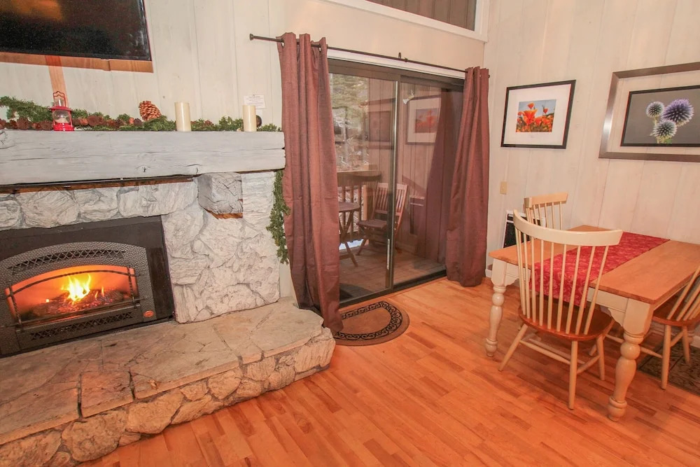 Mammoth Ski & Racquet Club #80 2 Bedrooms 2.5 Bathrooms Condo