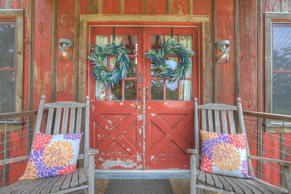 Cabins Out Back-nest