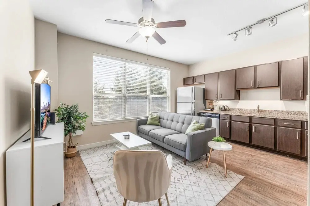 Fun Soco 1BR King Suite w Gympickleballlaundry