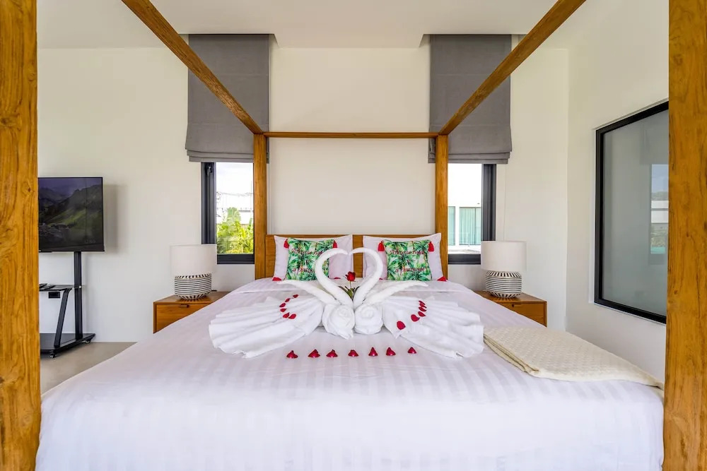 Luxury Modern 6 Bed Private Pool Villa LLW
