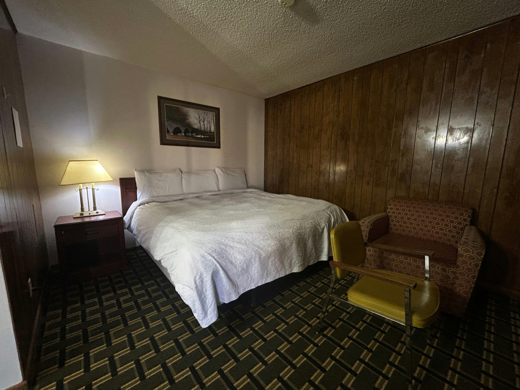 Big 12 Motel Broken Bow NE