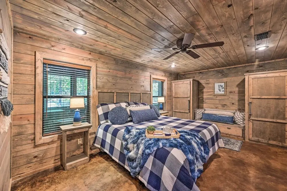 Luxe Broken Bow Cabin w/ Tesla Charging Station