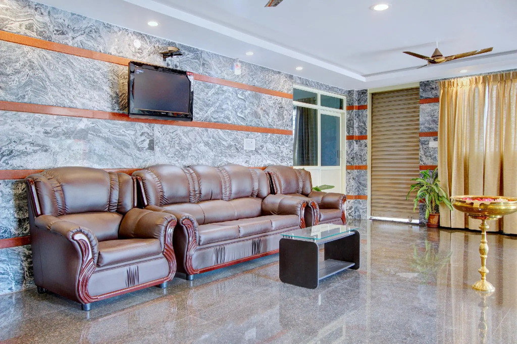OYO 11724 Chitra Residency Premium