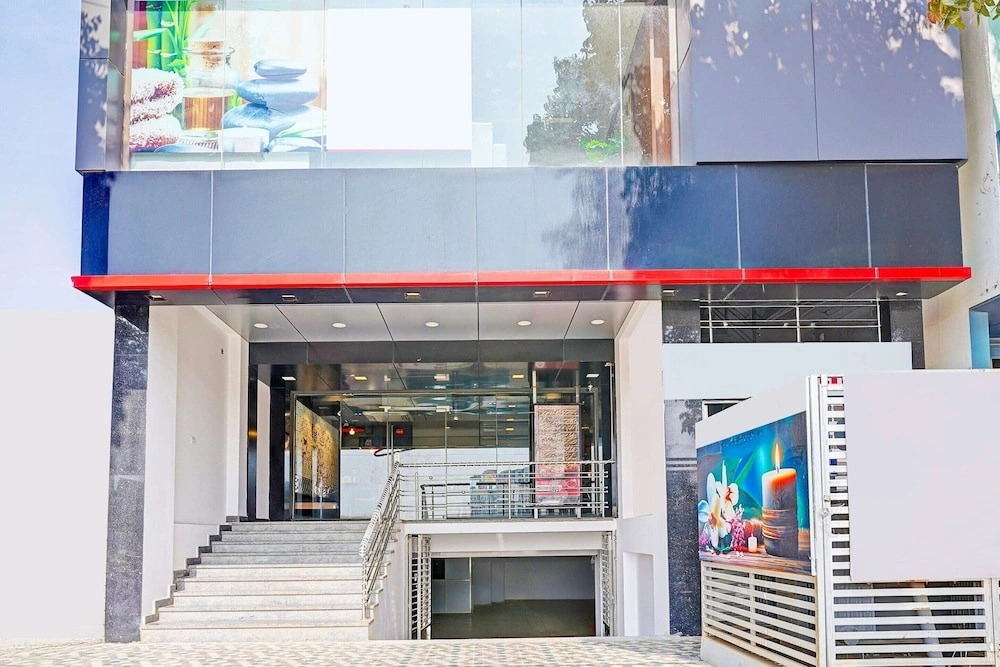 Deluxe Niladri Road Formerly SNV INN