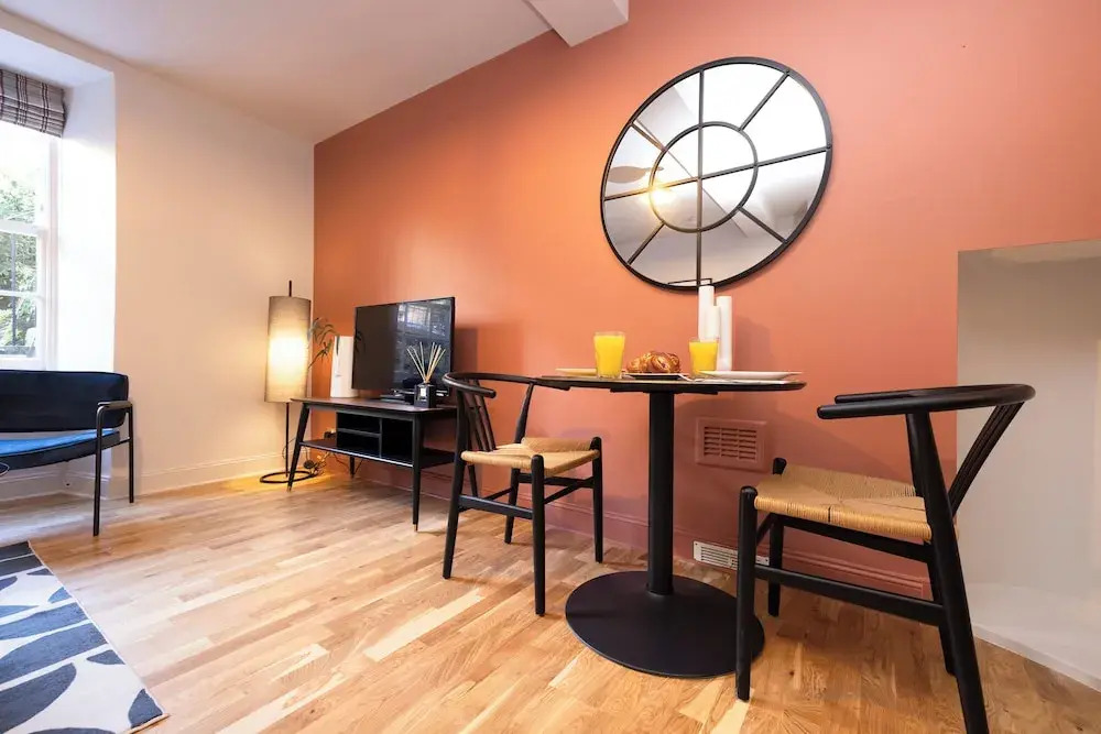 JOIVY Modern 1-bed flat in New Town