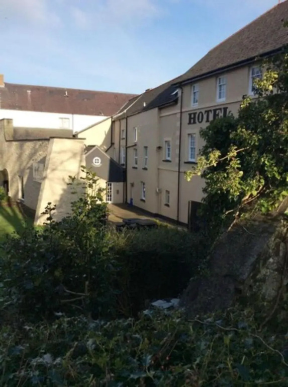 Mariners Hotel