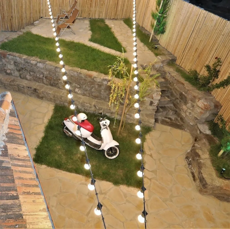 Falcon Apartments - Terrace