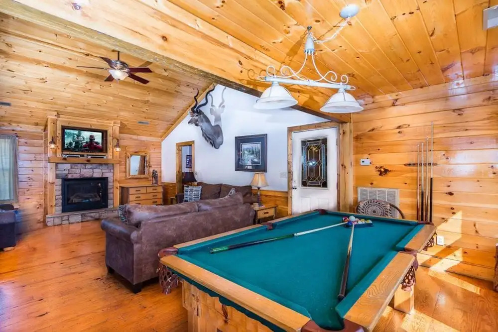 9 Bedroom Roscoe's Retreat by Hosteeva
