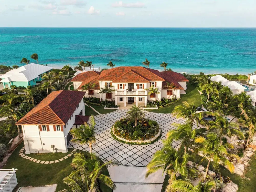 Island Haven: Oceanfront Retreat With Infinity Pool