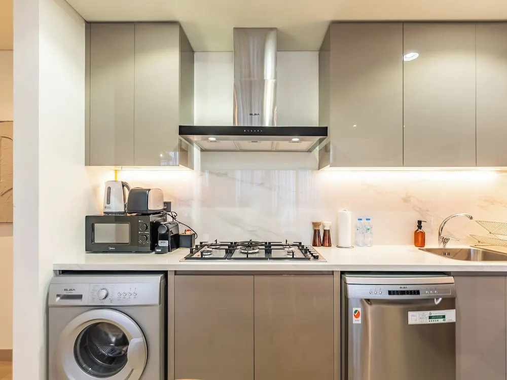 Zen Condo With Burj Khalifa View In Vibrant City