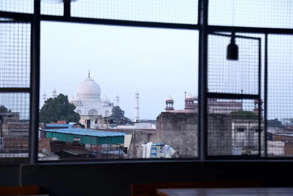Lucky Restaurant & Guest House Near Taj Mahal