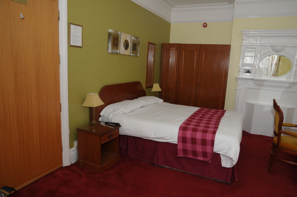 Wimblehurst Hotel