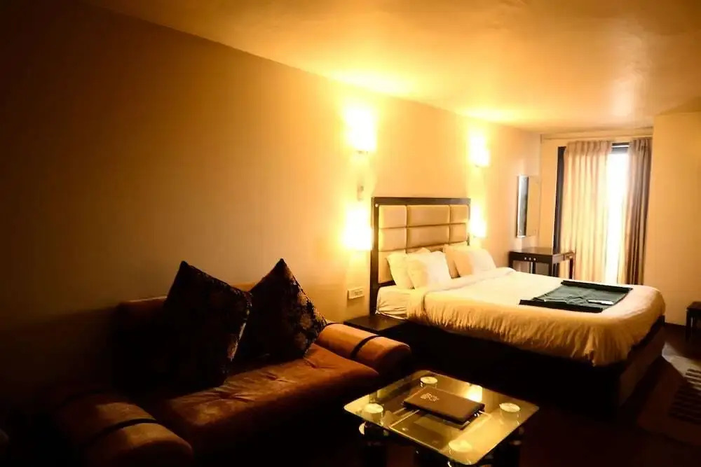 Hotel Aksa Srinagar