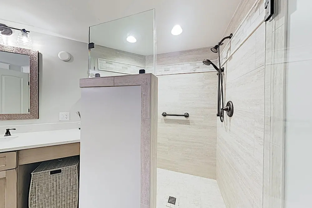 Polished Huntington Villa w/ Pool & Hot Tubs villa