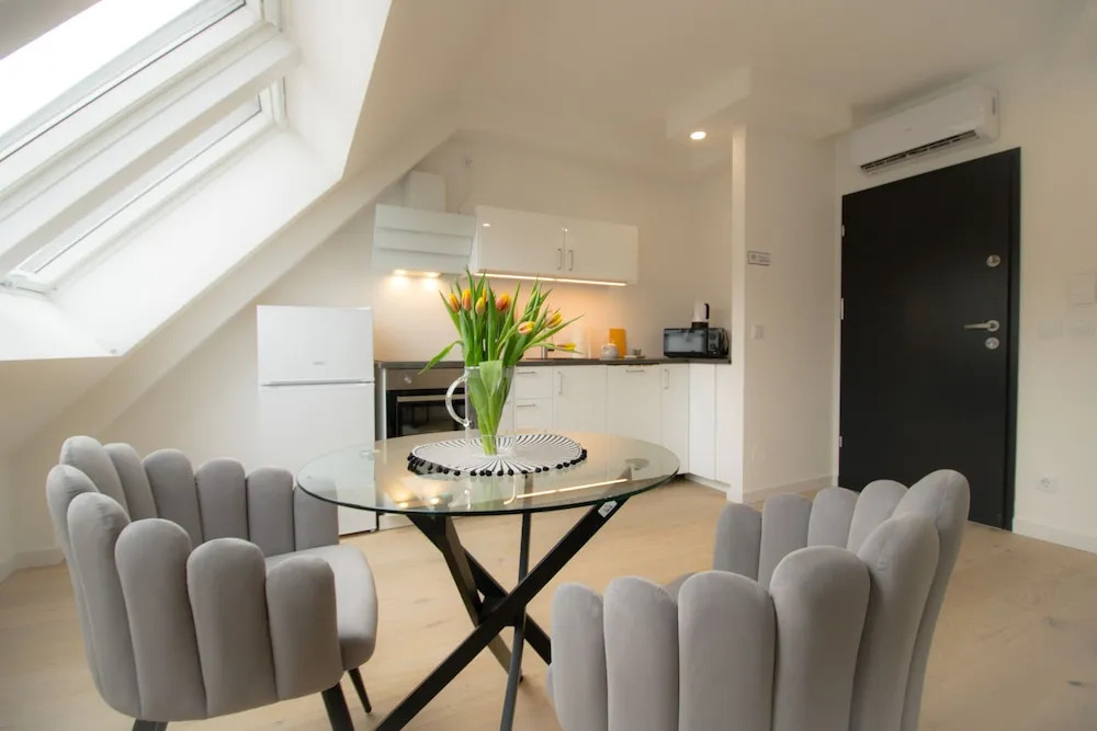 Stylish & Modern Apartment