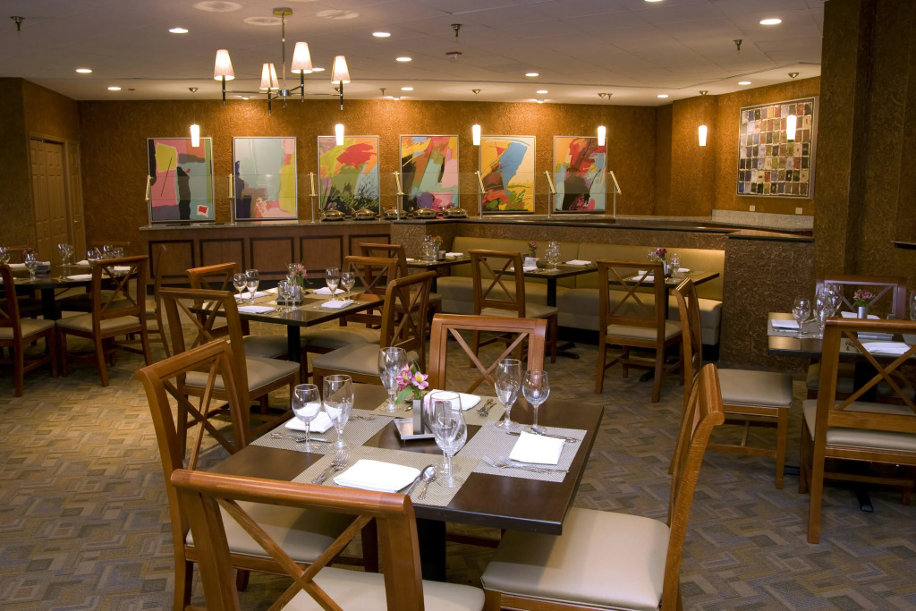 DoubleTree by Hilton St. Louis at Westport