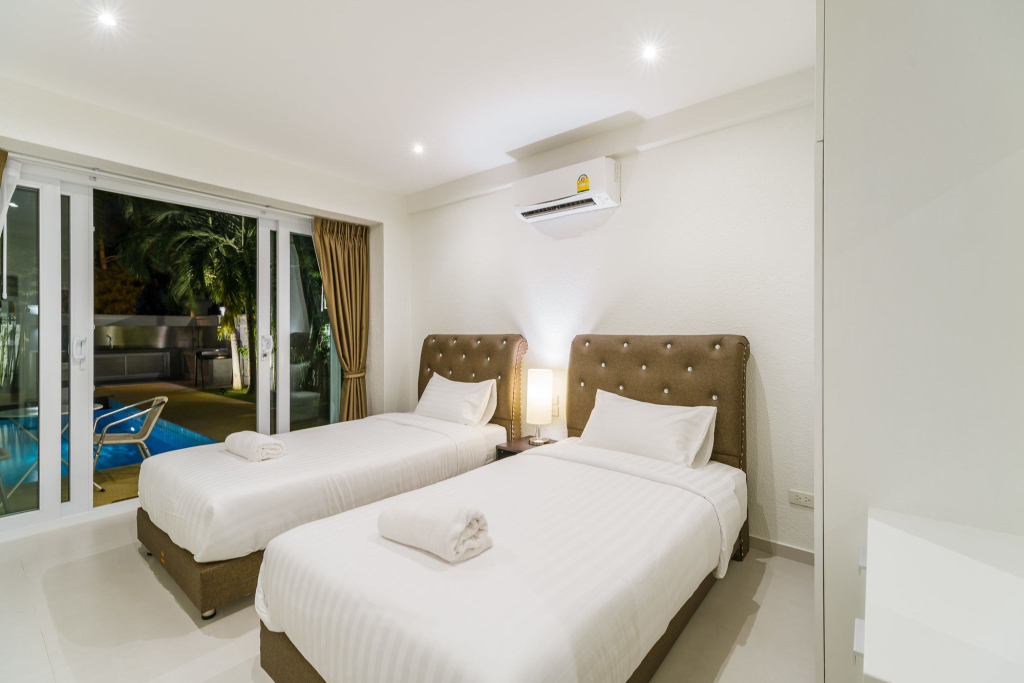 Pool Villa Pattaya H52