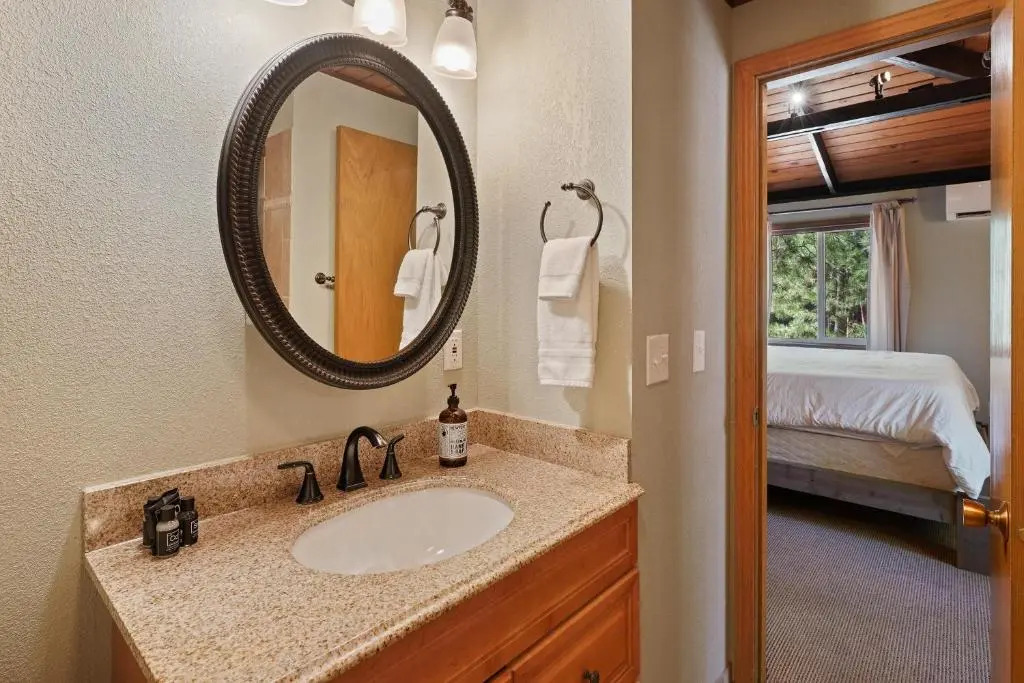 7 Grizzly-AC-Hot Tub-2BR/2BA