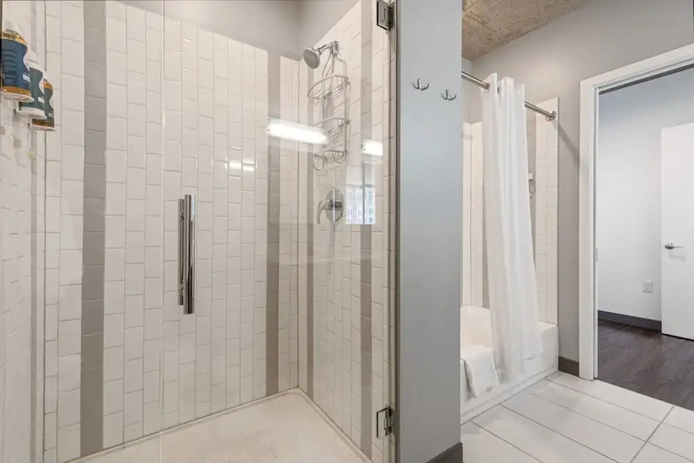 Group Home 3 Luxe Apts Spacious Central
