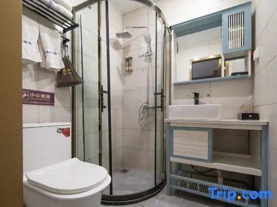 Yilong Yunshang Time Light Luxury Homestay
