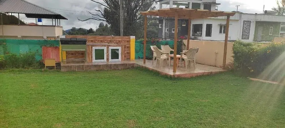 Rose garden enclave for families
