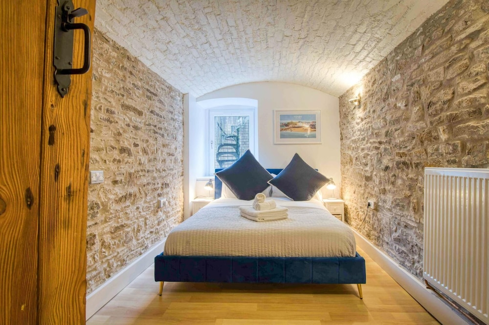 The Old Rectory - 5 Bedroom Holiday Home - Llanedi