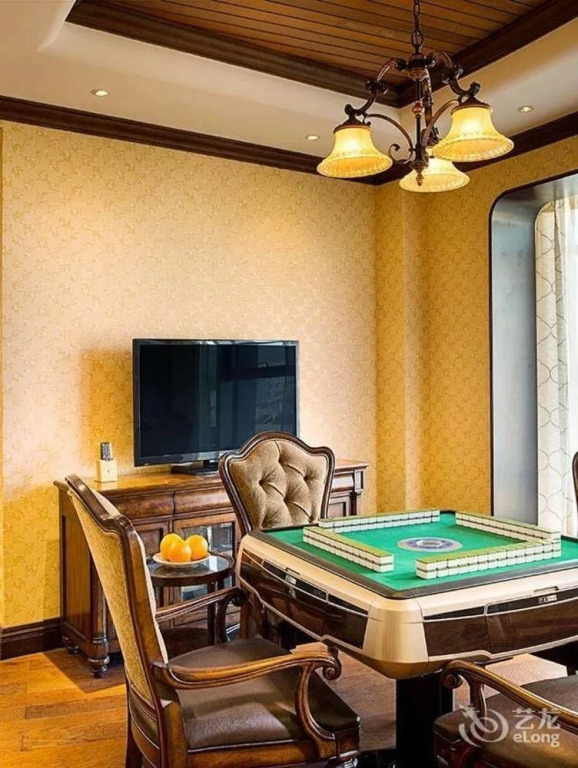 Kunming Oceancube Spa Holiday Hotel