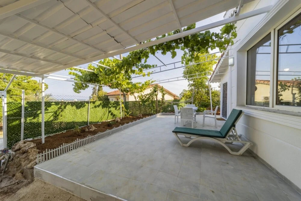 Serene House With Sea View and Garden in Muratpasa