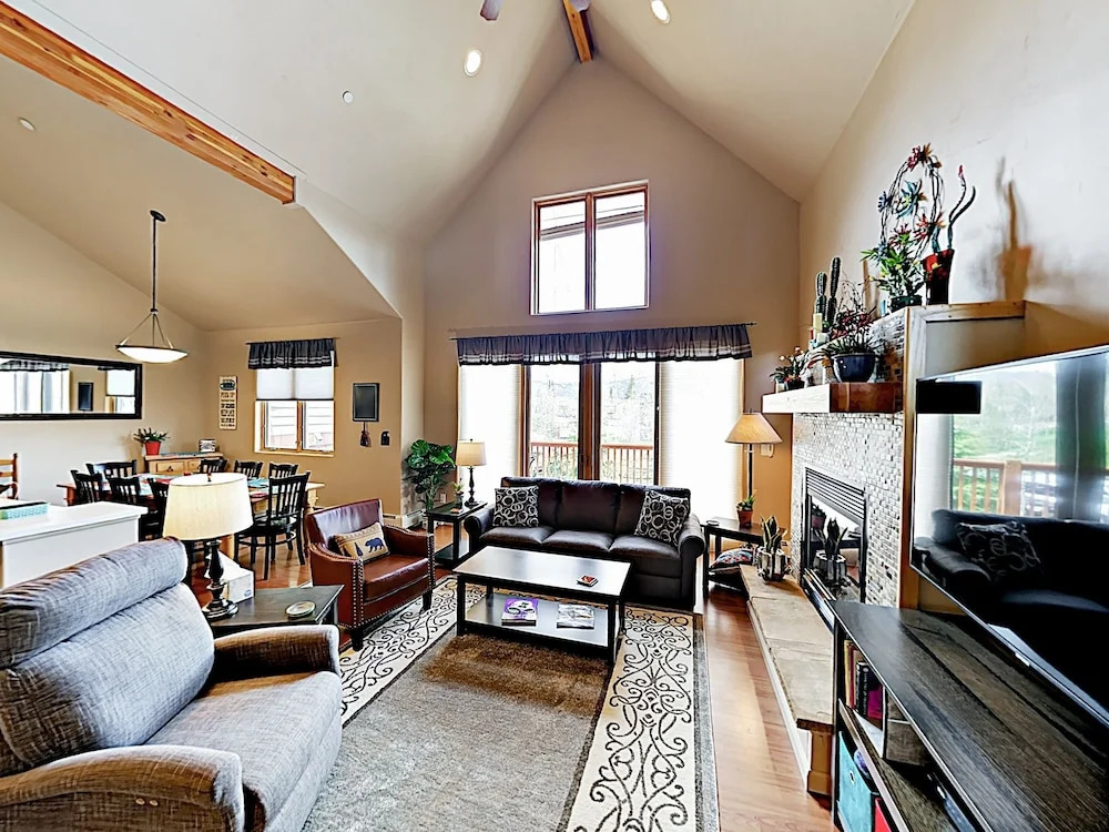 New Listing! Big Mountain-view Gem In Wildernest 3 Bedroom Townhouse
