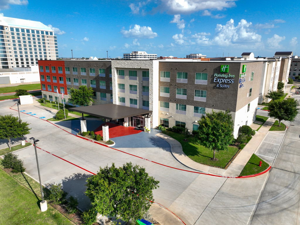 Holiday Inn Express & Suites Dallas NW - Farmers Branch by IHG