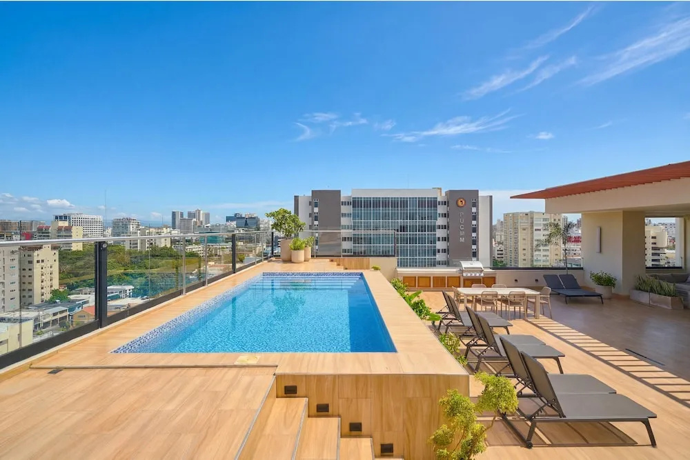 Niza City Tower Downtownsd Pool Gym Balcony