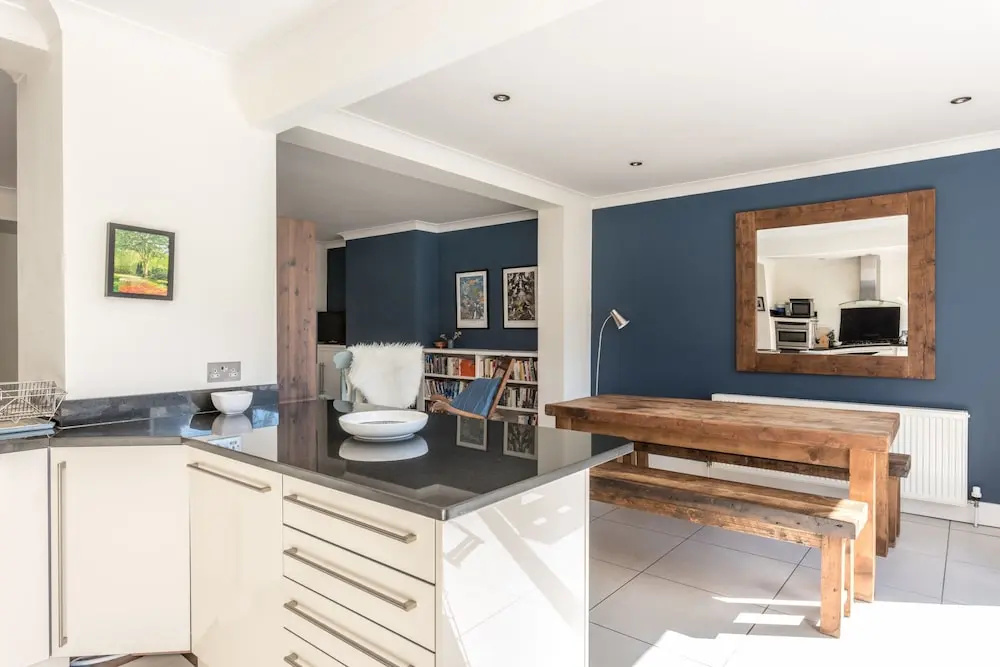 3 Bedroom Home With Garden Near The Beach