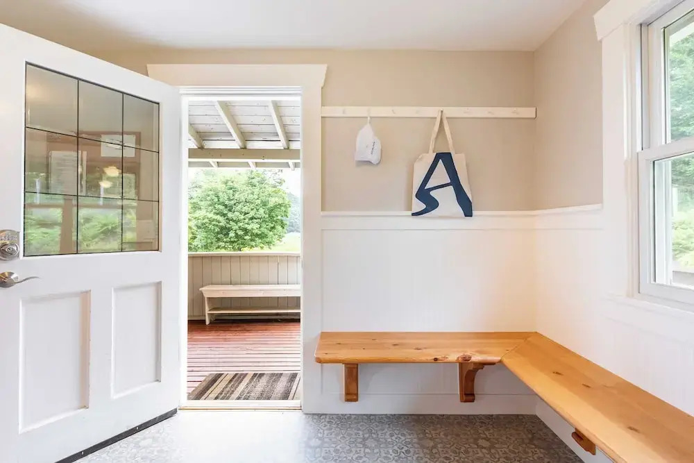 Private Beach Access + Water Views! Sleeps 18, Historic 6bdr Farmhouse w/ Deck