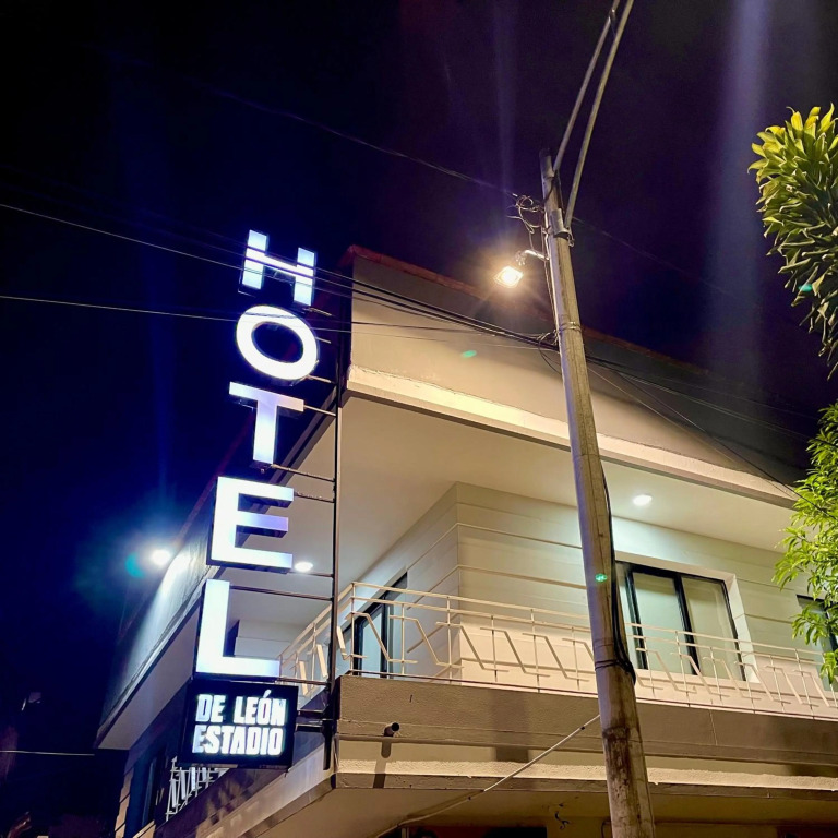 Hotel De León Estadio