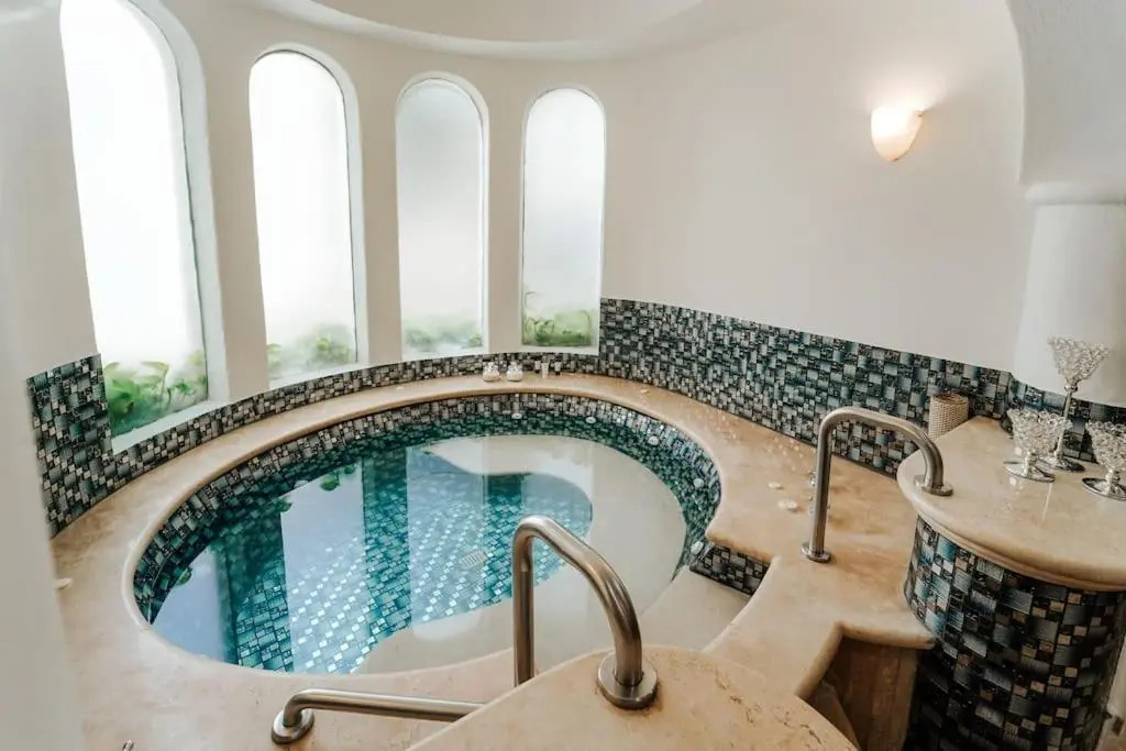 Villa Corona 6 BR Luxury Mansion