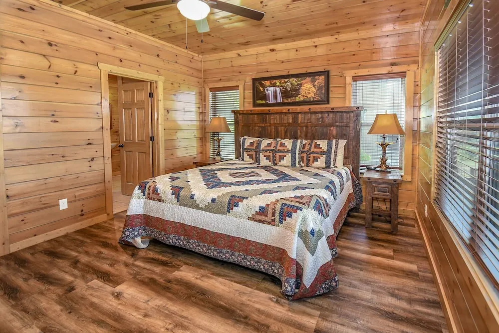 SmokyStays 10 Bedroom Cabin