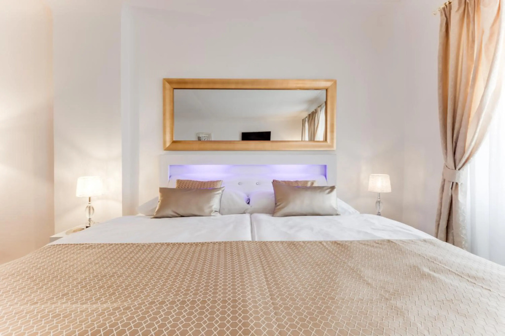 Charles Bridge Royal Apartment - Castle District