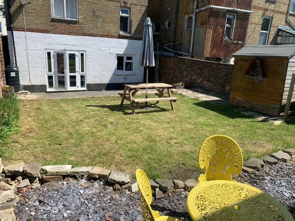 Ryde Beach Garden Apartment