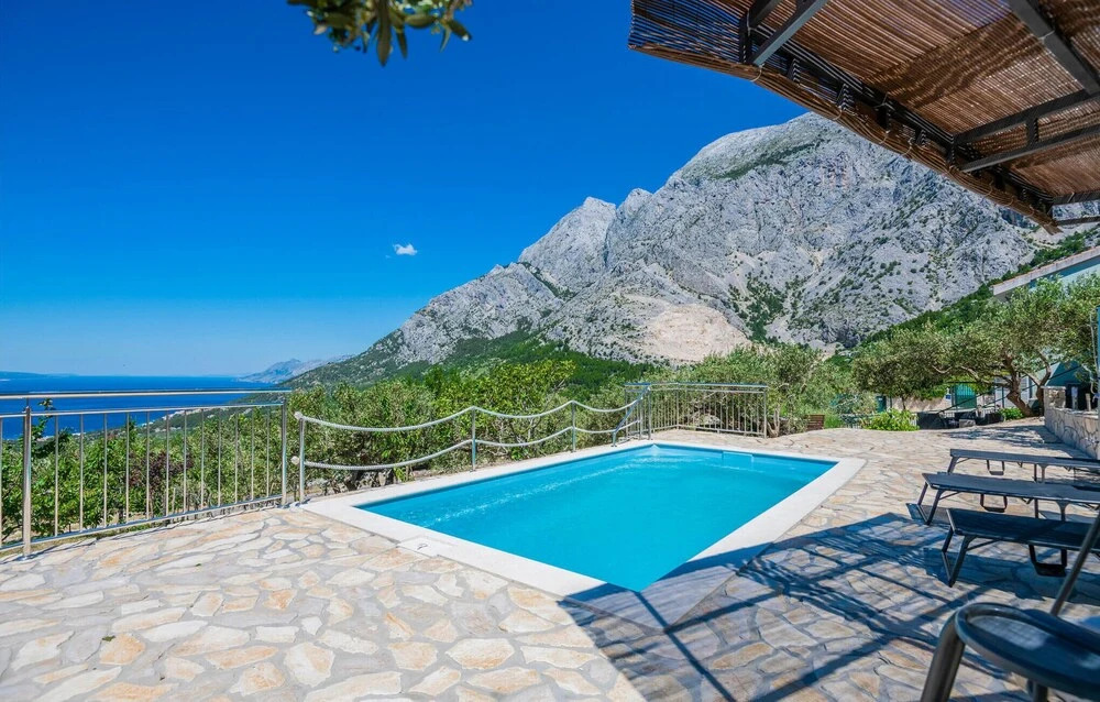 Stunning Home in Bast With Wifi and 1 Bedrooms