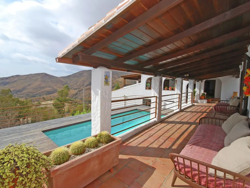 Atmospheric Holiday Home Consisting of two Parts and With Private Swimming Pool