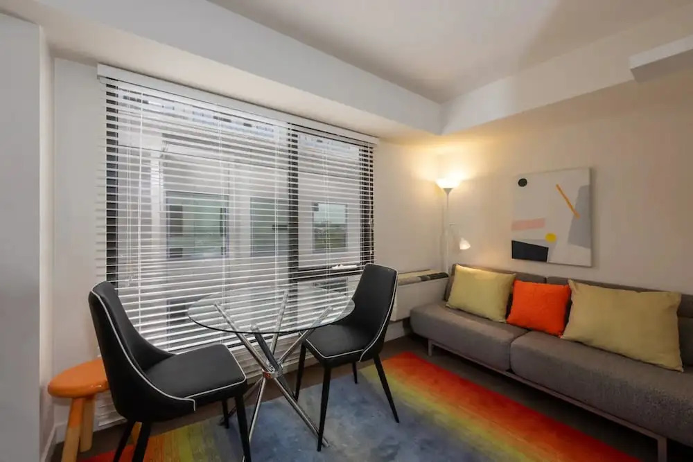 Well Located 1bed Unit in Near Albert Park w/ Gym!