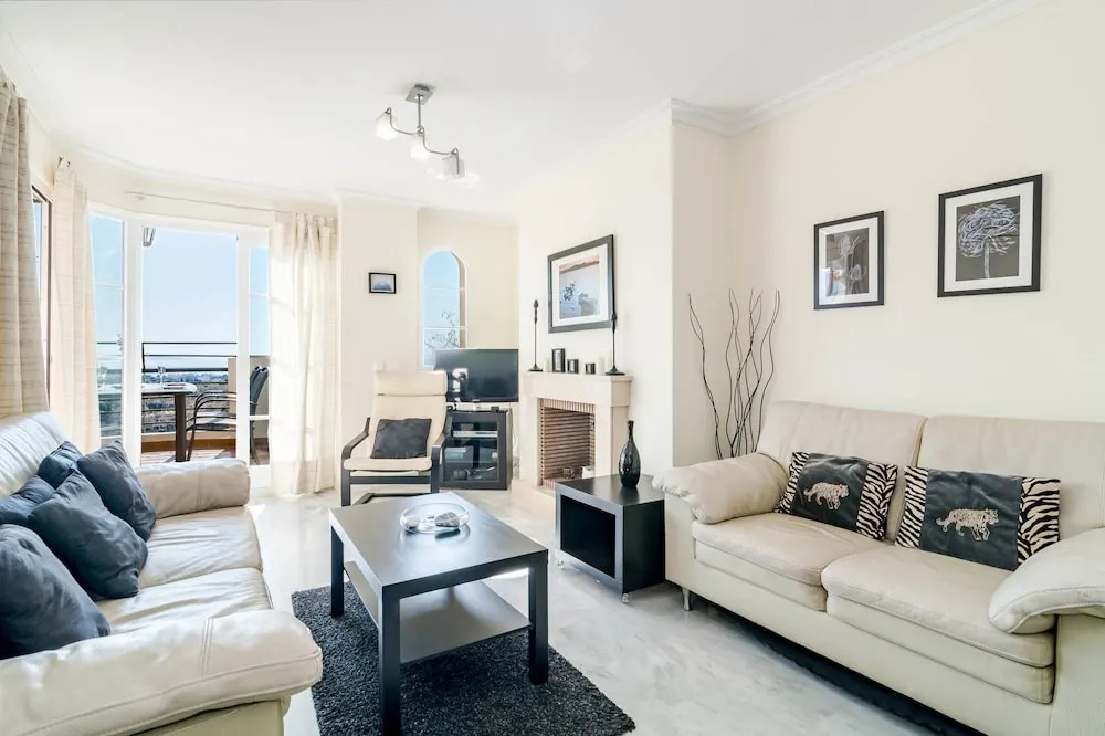 SAA-Great 2 bed apt 10 min walk to Puerto Banus