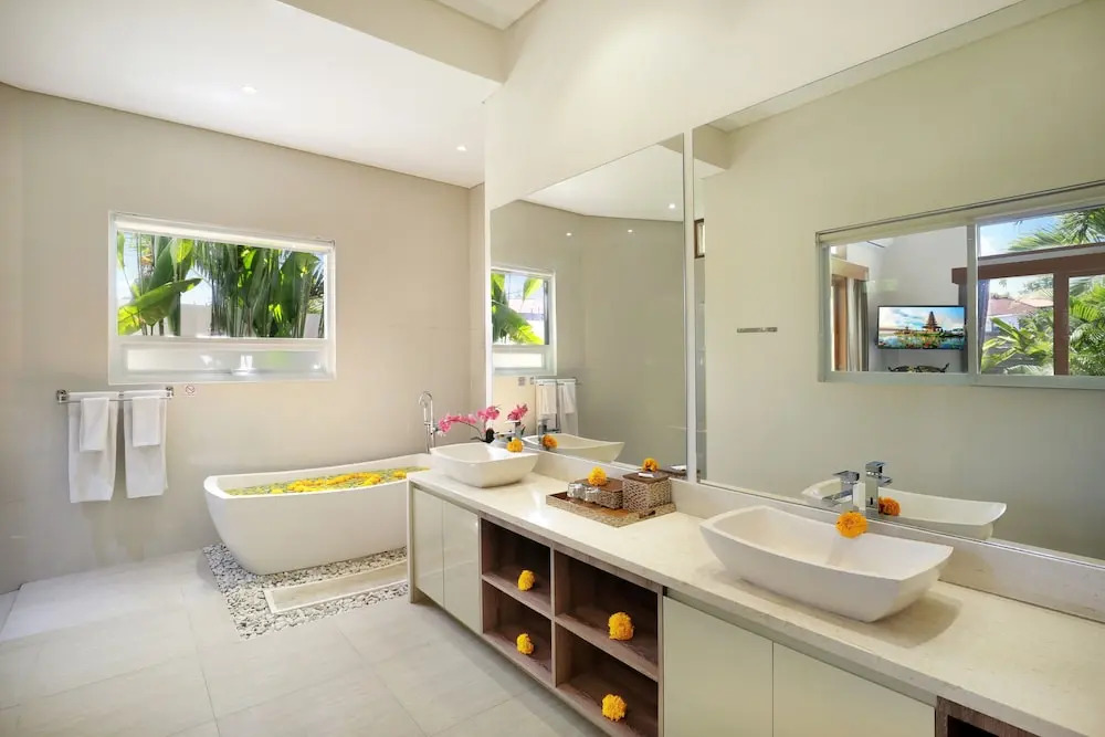 Holl Villa by Wildflower Group