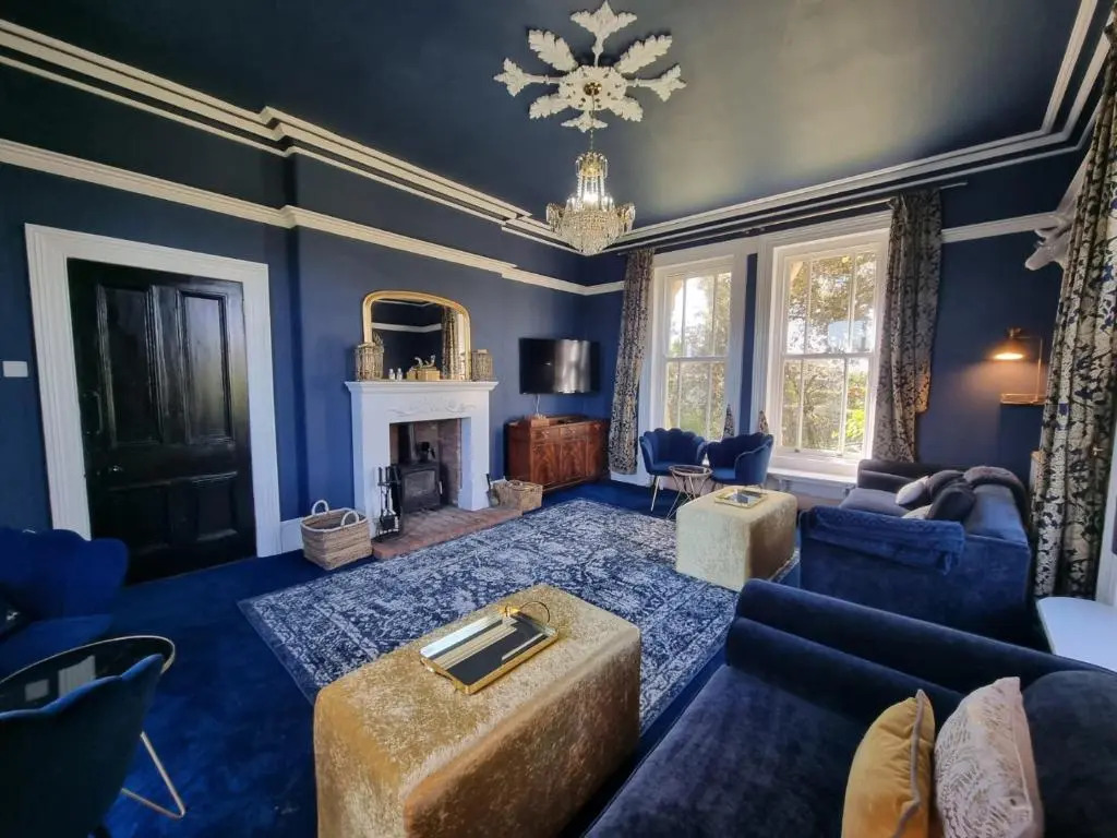 Exquisite 10 bed Villa hot tub and games room