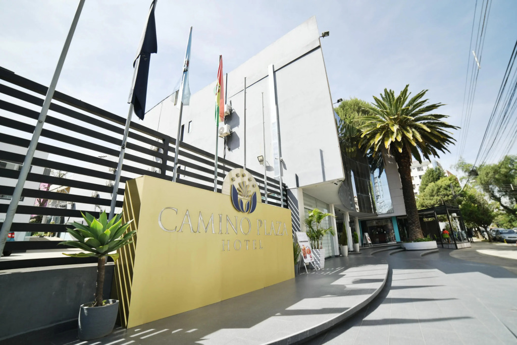 Camino Plaza