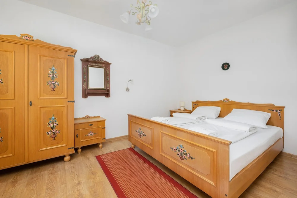 Sklodowskiej-curie Apartments by Renters