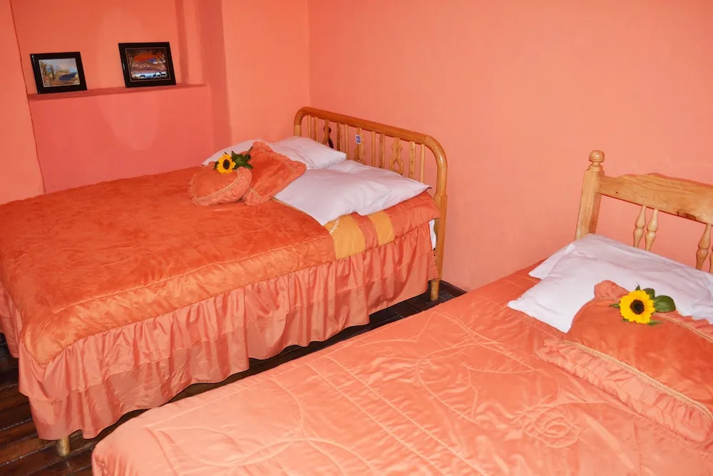Colonial House Inn