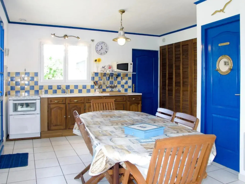 Holiday Home Ty Bihan - LOY114
