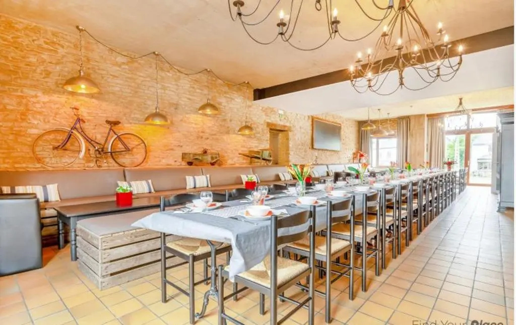Spacious villa in Florenville with private pool