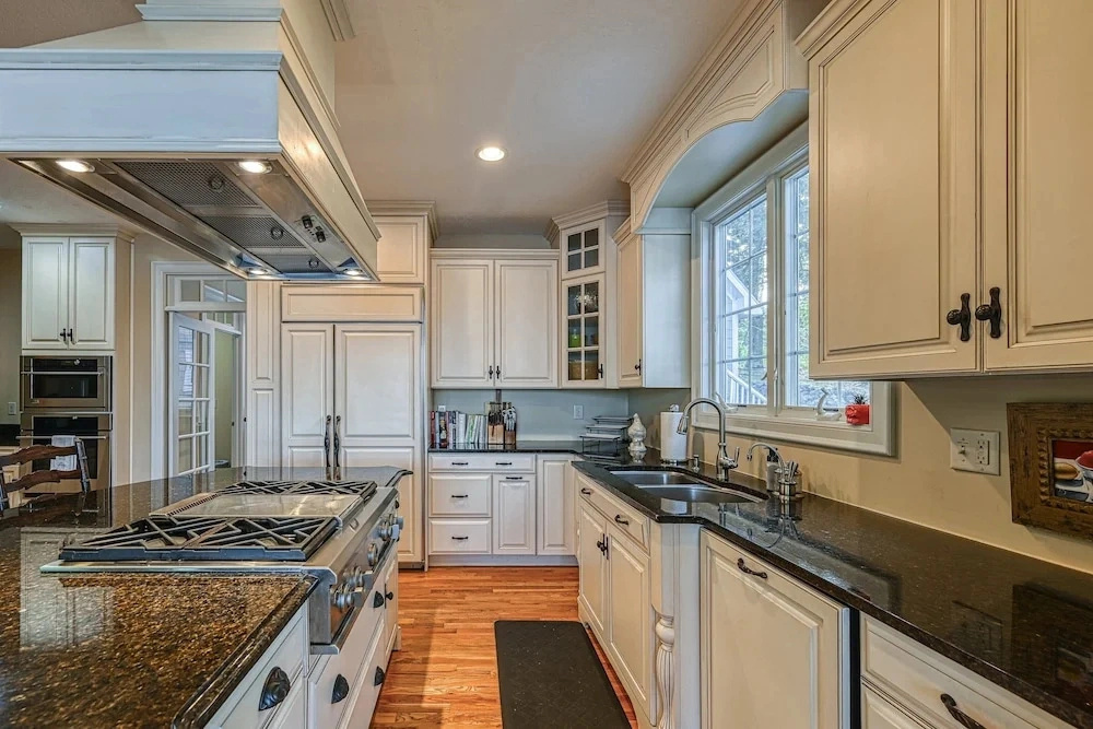 Soulshine Smith Mountain Lake - Lakefront Home With Amazing Views